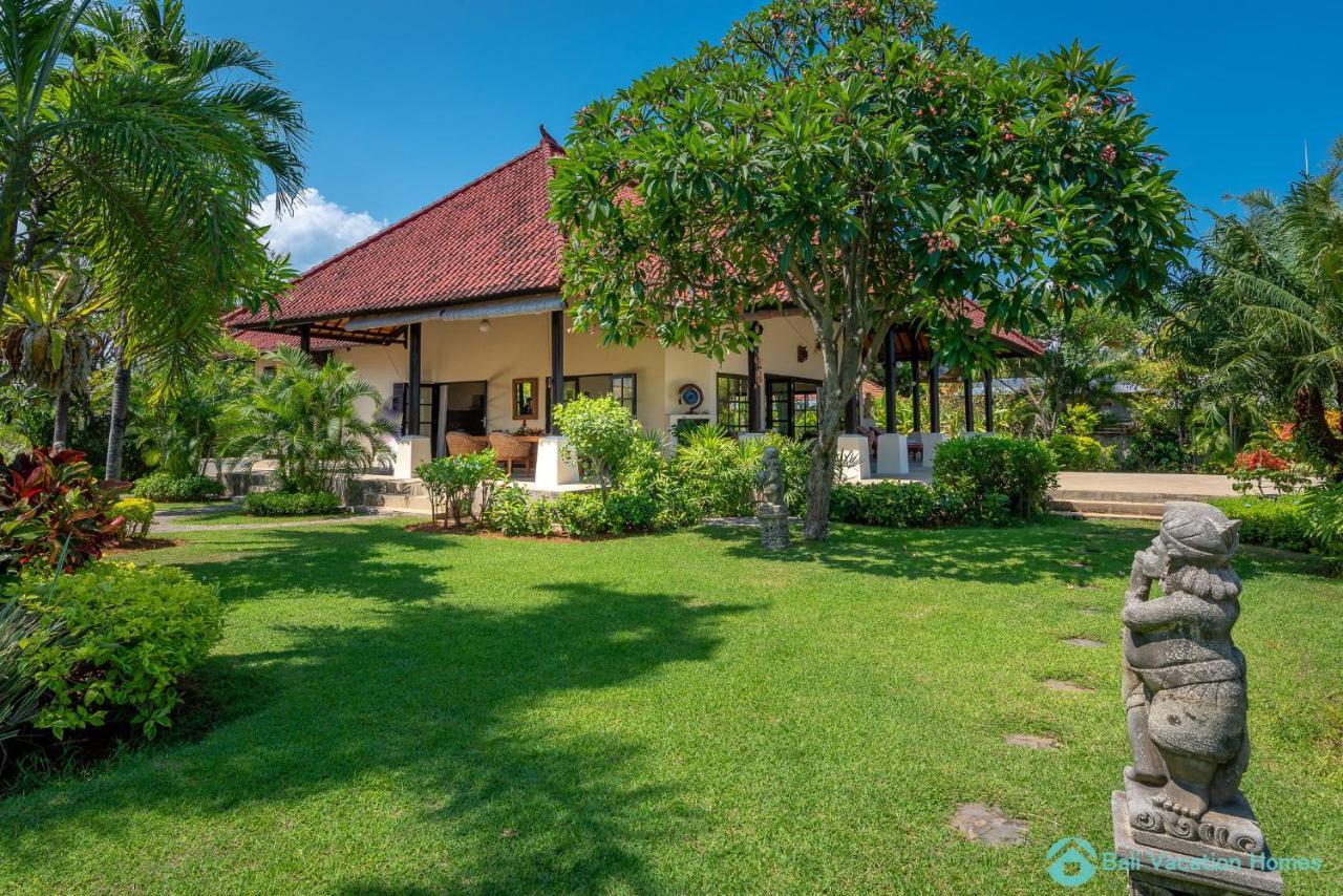 Villa Namaste - Beachfront At Lovina 10P, Pool, Bbq Banjar  Ngoại thất bức ảnh