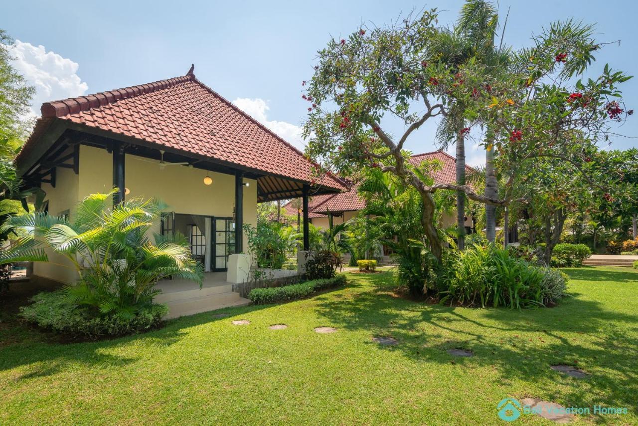 Villa Namaste - Beachfront At Lovina 10P, Pool, Bbq Banjar  Ngoại thất bức ảnh